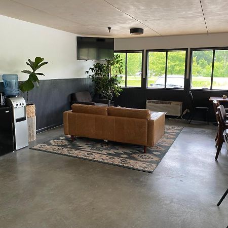 The Hemlock Inn Loudonville Экстерьер фото
