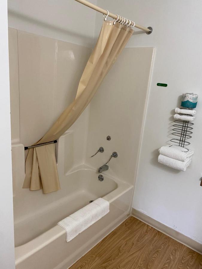 The Hemlock Inn Loudonville Экстерьер фото
