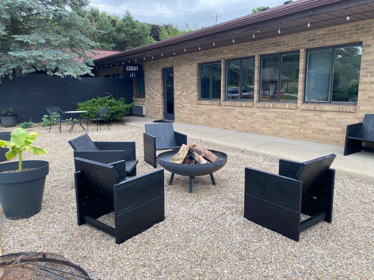 The Hemlock Inn Loudonville Экстерьер фото