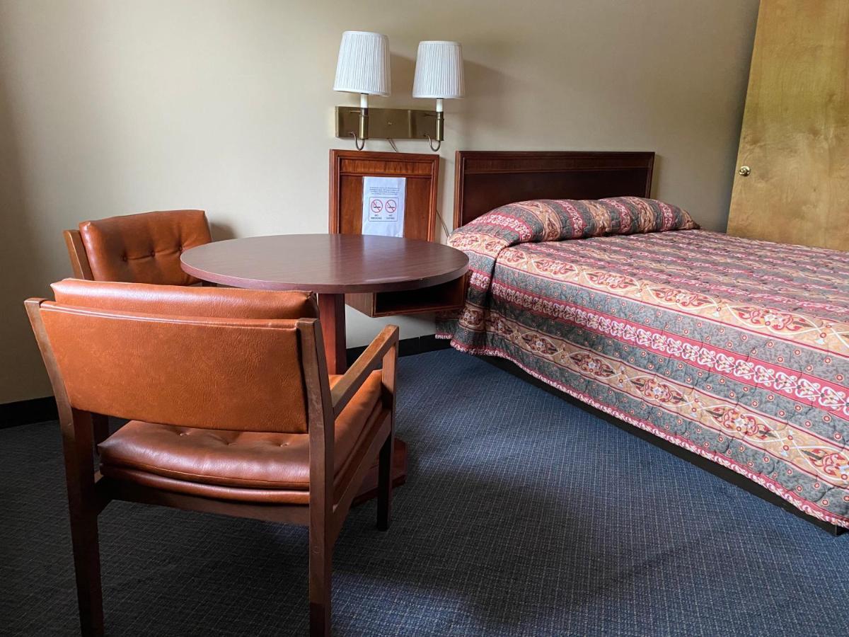 The Hemlock Inn Loudonville Экстерьер фото