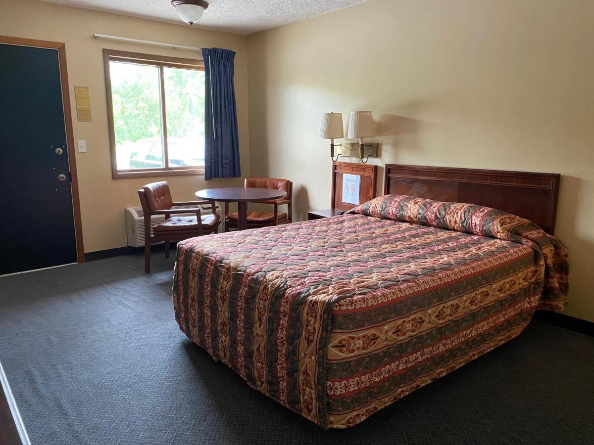 The Hemlock Inn Loudonville Экстерьер фото