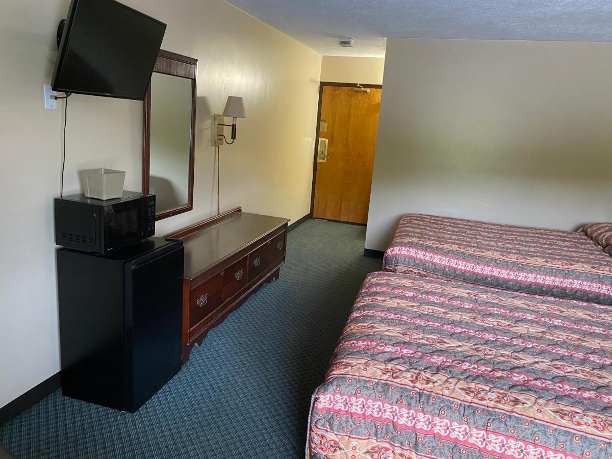 The Hemlock Inn Loudonville Экстерьер фото